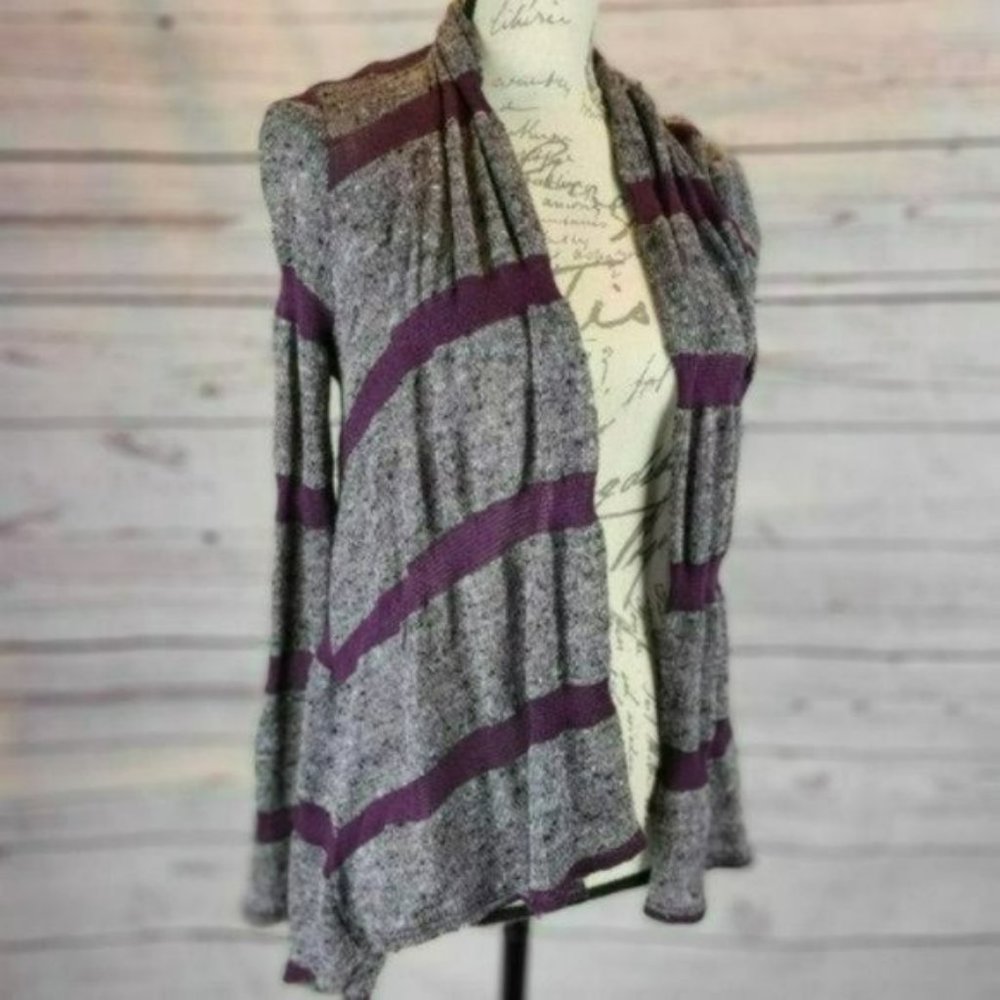 ♡3/$30♡ Francesca's Casual Cardigan Sweater -OS - Picture 1 of 3